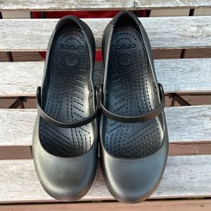 Crocs Alice Work Flat Mary Janes Ladies Size 9 *** Fit like 8 1/2